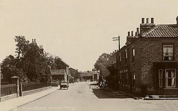 The High Street ( circa 1920 )