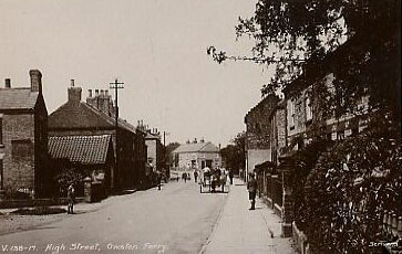 The High Street ( circa 1920 )